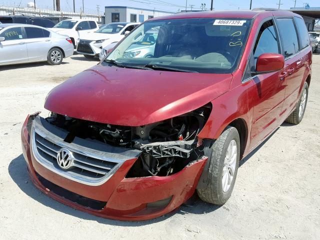 2C4RVABG1CR276609 - 2012 VOLKSWAGEN ROUTAN SE BURGUNDY photo 2