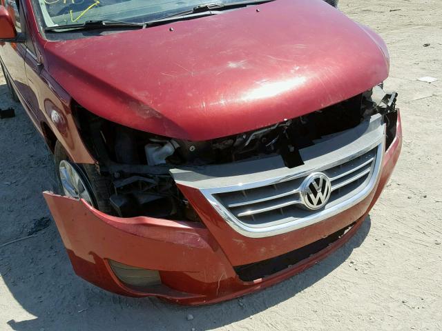 2C4RVABG1CR276609 - 2012 VOLKSWAGEN ROUTAN SE BURGUNDY photo 9