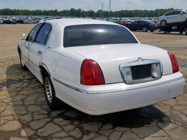 1LNHM81W51Y643113 - 2001 LINCOLN TOWN CAR E WHITE photo 3