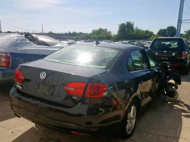 3VWLL7AJ3BM080315 - 2011 VOLKSWAGEN JETTA TDI BLACK photo 4