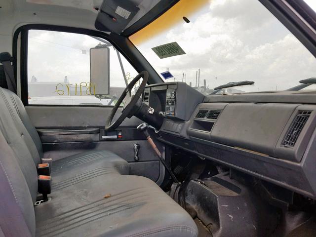 1GBJ7H1C5XJ106427 - 1999 CHEVROLET C-SERIES C WHITE photo 5