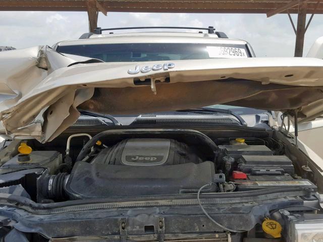 1J8HG68288C106092 - 2008 JEEP COMMANDER TAN photo 7