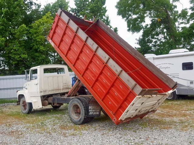 N75EVTR1692 - 1974 FORD DUMP TRUCK CREAM photo 3