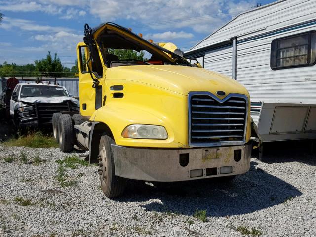 1M1AE06Y64N020815 - 2004 MACK 600 YELLOW photo 1