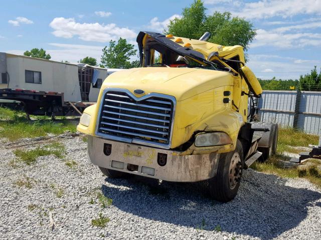 1M1AE06Y64N020815 - 2004 MACK 600 YELLOW photo 2