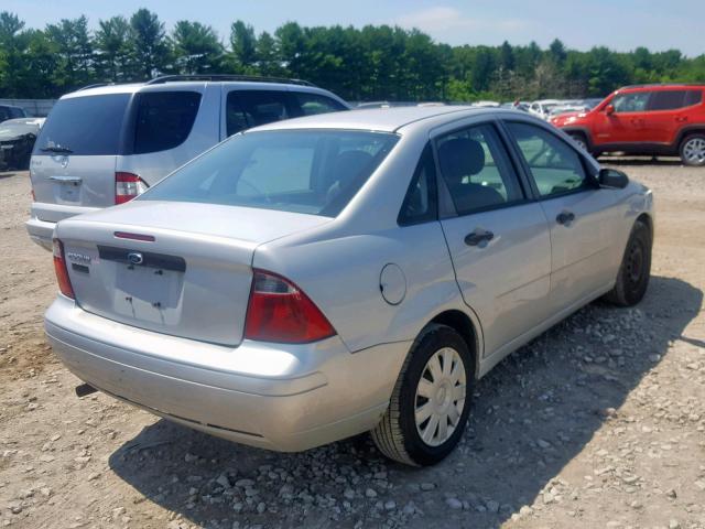 1FAFP34N77W361557 - 2007 FORD FOCUS ZX4 SILVER photo 4