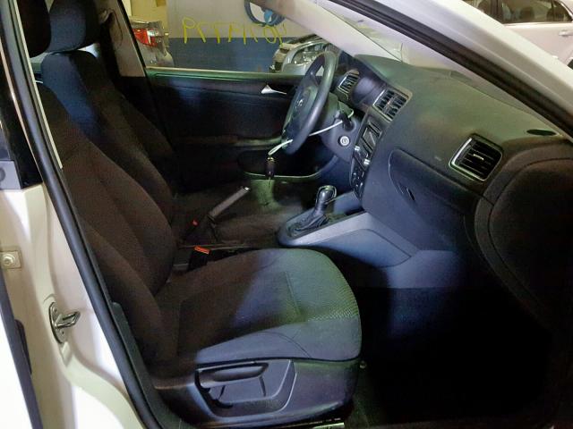 3VW2K7AJ5BM330412 - 2011 VOLKSWAGEN JETTA BASE WHITE photo 5