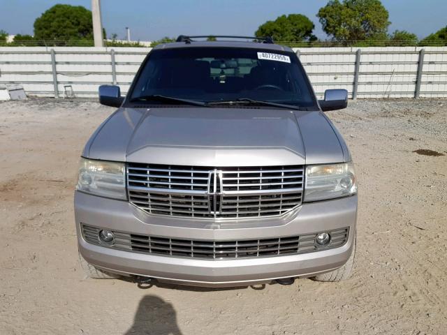 5LMFL285X7LJ12450 - 2007 LINCOLN NAVIGATOR 银色 照片 9