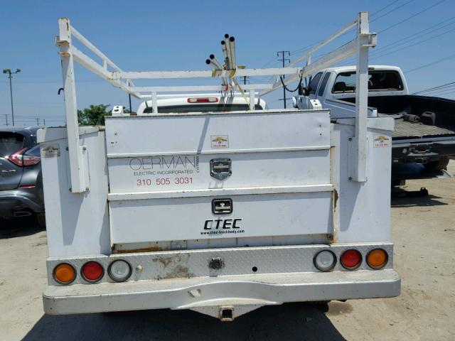 1GDHC24U56E207283 - 2006 GMC SIERRA C25 WHITE photo 9