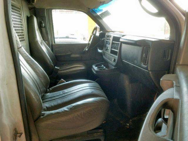 1GCGG25C981141051 - 2008 CHEVROLET EXPRESS G2 WHITE photo 5