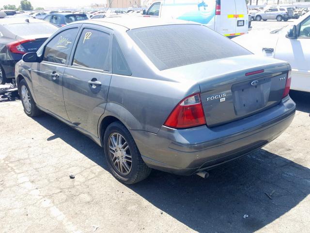 1FAHP34N26W148295 - 2006 FORD FOCUS ZX4 GRAY photo 3