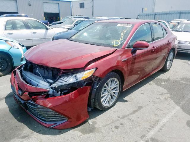 4T1B21HK7JU503786 - 2018 TOYOTA CAMRY HYBR RED photo 2