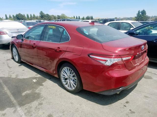 4T1B21HK7JU503786 - 2018 TOYOTA CAMRY HYBR RED photo 3