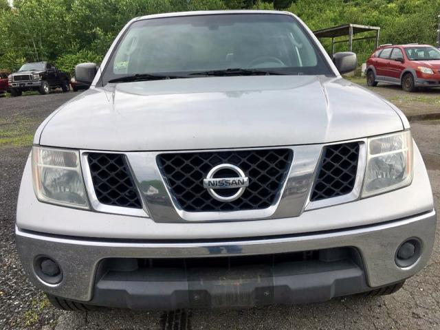 1N6AD07W88C435598 - 2008 NISSAN FRONTIER C SILVER photo 2