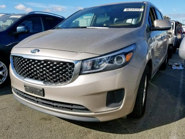 KNDMB5C13F6057179 - 2015 KIA SEDONA LX GOLD photo 2