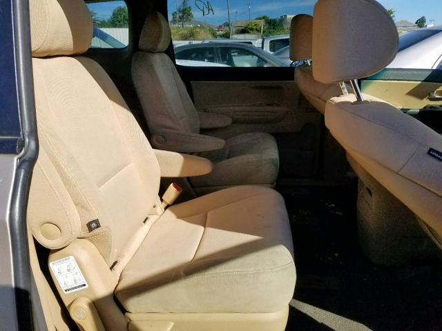 KNDMB5C13F6057179 - 2015 KIA SEDONA LX GOLD photo 6