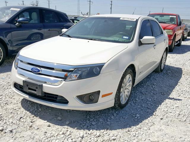 3FADP0L36CR270590 - 2012 FORD FUSION HYB WHITE photo 2