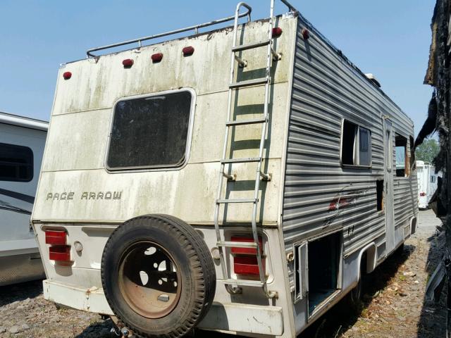 0300196S635 - 1976 PACE MOTORHOME WHITE photo 4