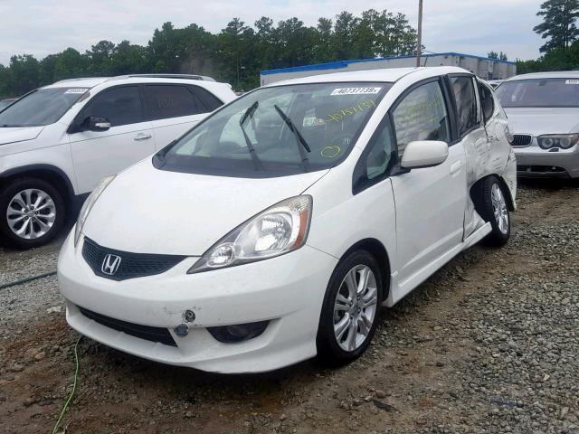 JHMGE8H58BC026392 - 2011 HONDA FIT SPORT WHITE photo 2