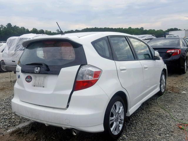 JHMGE8H58BC026392 - 2011 HONDA FIT SPORT WHITE photo 4