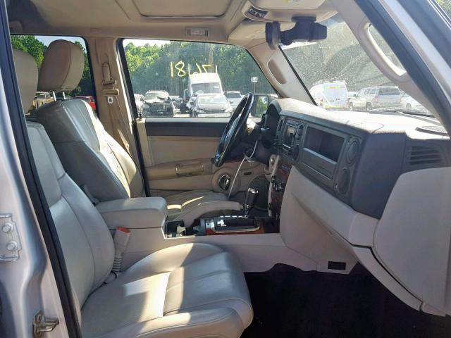 1J8HG58266C275910 - 2006 JEEP COMMANDER SILVER photo 5