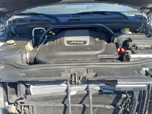 1J8HG58266C275910 - 2006 JEEP COMMANDER SILVER photo 7