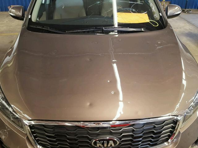 5XYPGDA50KG470408 - 2019 KIA SORENTO LX GOLD photo 9