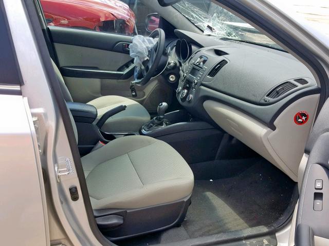 KNAFU4A22C5548088 - 2012 KIA FORTE EX SILVER photo 5