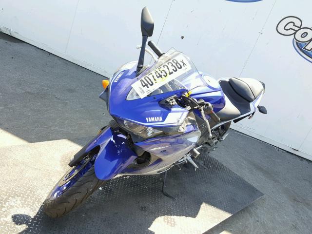 MH3RH06Y2HK016358 - 2017 YAMAHA YZFR3 BLUE photo 2