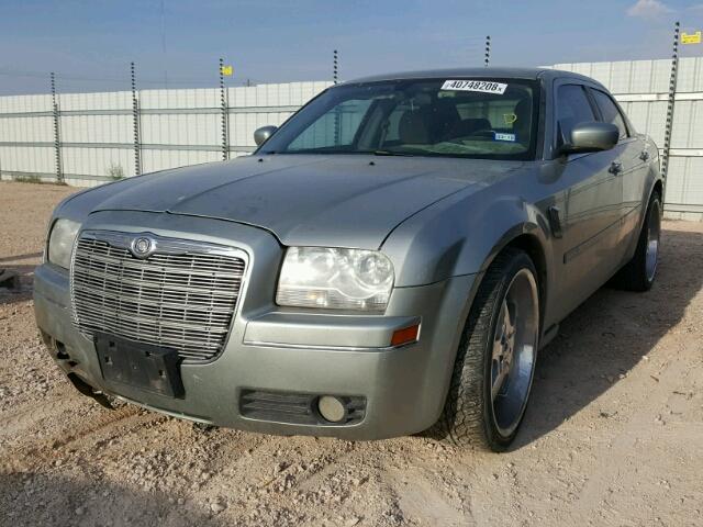 2C3JA53G75H132395 - 2005 CHRYSLER 300 TOURIN GRAY photo 2