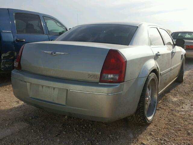 2C3JA53G75H132395 - 2005 CHRYSLER 300 TOURIN GRAY photo 4