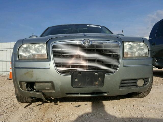 2C3JA53G75H132395 - 2005 CHRYSLER 300 TOURIN GRAY photo 9