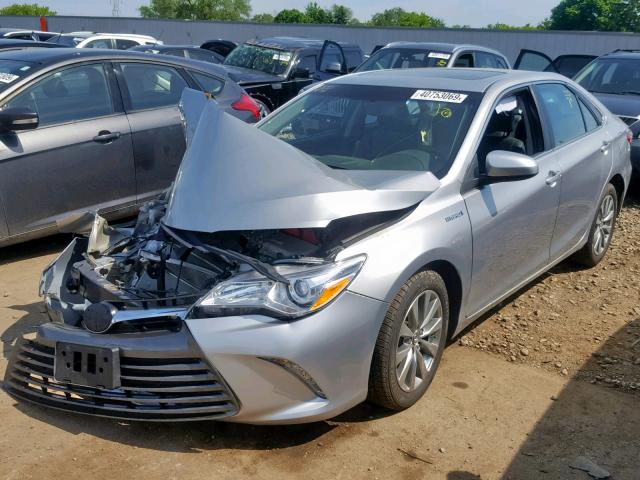 4T1BD1FK9HU207188 - 2017 TOYOTA CAMRY HYBR SILVER photo 2