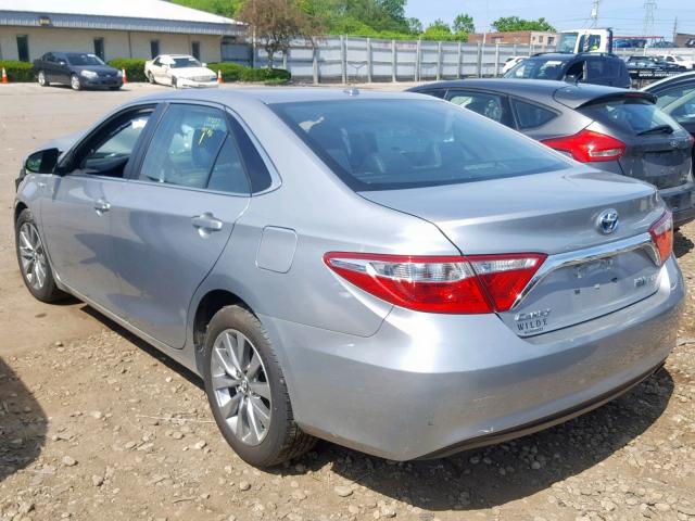 4T1BD1FK9HU207188 - 2017 TOYOTA CAMRY HYBR SILVER photo 3