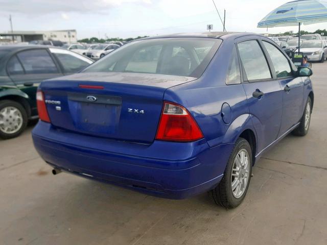 1FAFP34N36W109514 - 2006 FORD FOCUS ZX4 BLUE photo 4