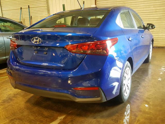 3KPC24A30JE006798 - 2018 HYUNDAI ACCENT SE BLUE photo 4