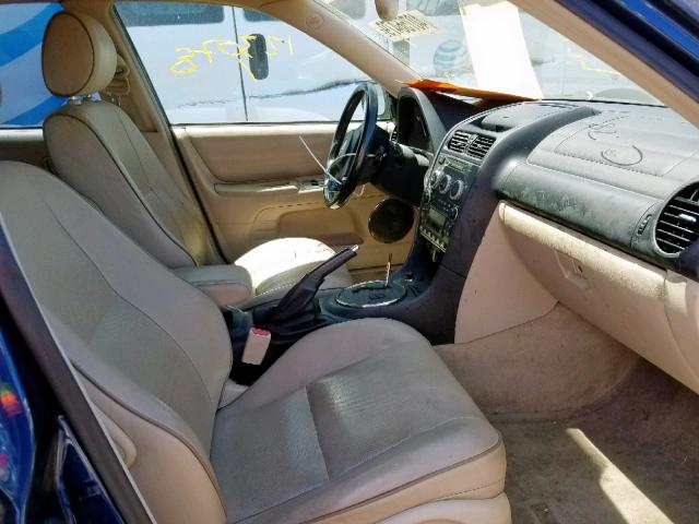 JTHBD192740093157 - 2004 LEXUS IS 300 BLUE photo 5