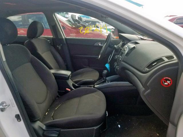 KNAFU4A28D5728273 - 2013 KIA FORTE EX WHITE photo 5