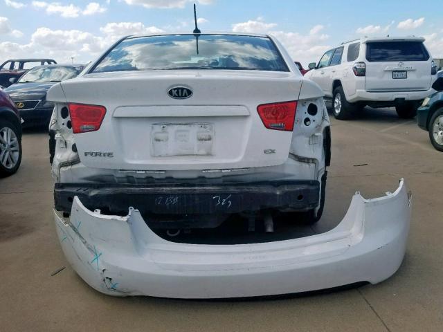 KNAFU4A28D5728273 - 2013 KIA FORTE EX WHITE photo 9