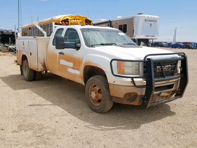 1GD522CG7BZ182326 - 2011 GMC SIERRA K35 WHITE photo 1