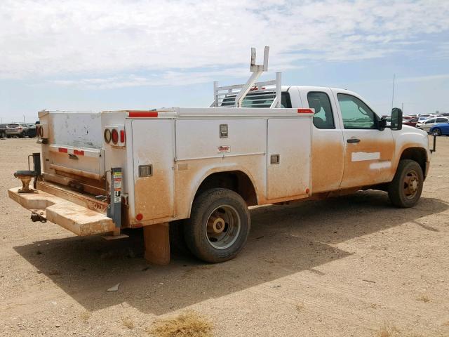 1GD522CG7BZ182326 - 2011 GMC SIERRA K35 WHITE photo 4