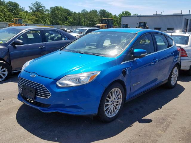 1FAHP3R41CL384384 - 2012 FORD FOCUS BEV BLUE photo 2