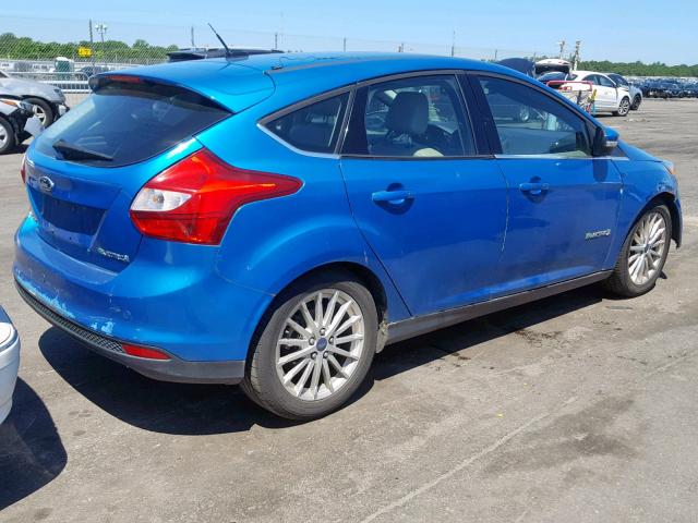 1FAHP3R41CL384384 - 2012 FORD FOCUS BEV BLUE photo 4