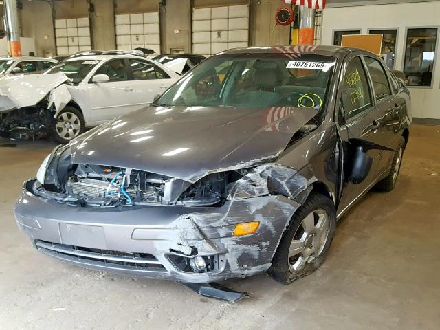 1FAHP34N37W234863 - 2007 FORD FOCUS ZX4 GRAY photo 2