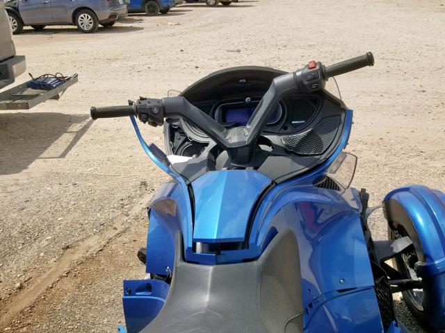 2BXNBDD20JV004535 - 2018 CAN-AM SPYDER ROA BLUE photo 5