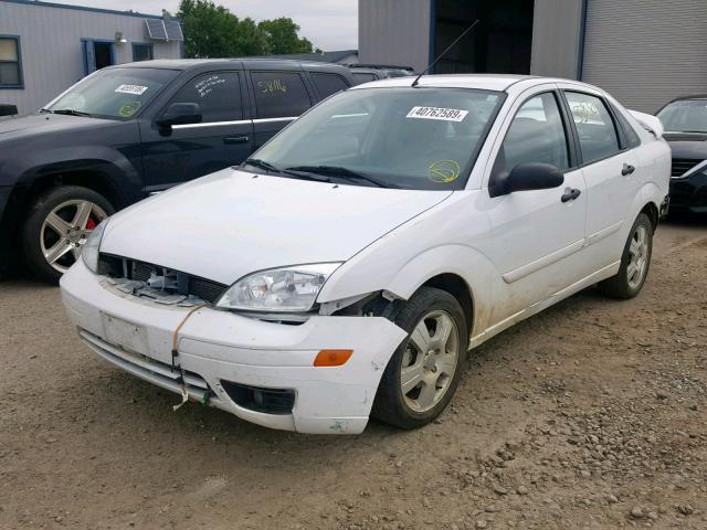 1FAHP34N97W226167 - 2007 FORD FOCUS ZX4 WHITE photo 2