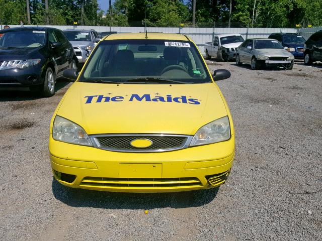 1FAFP34NX5W201069 - 2005 FORD FOCUS ZX4 YELLOW photo 9