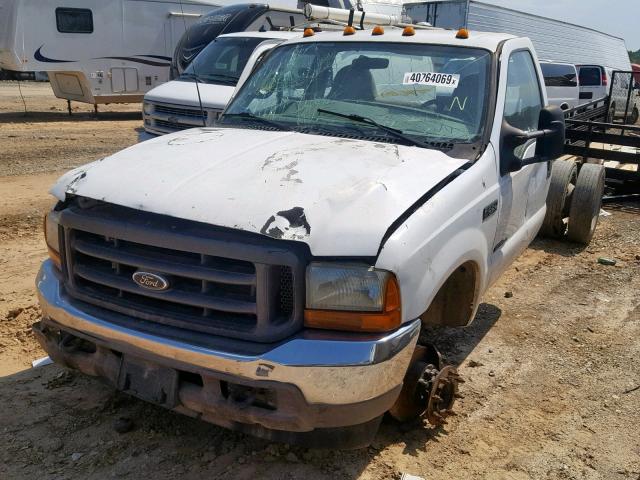 1FDAF56F51EB18489 - 2001 FORD F550 SUPER WHITE photo 2