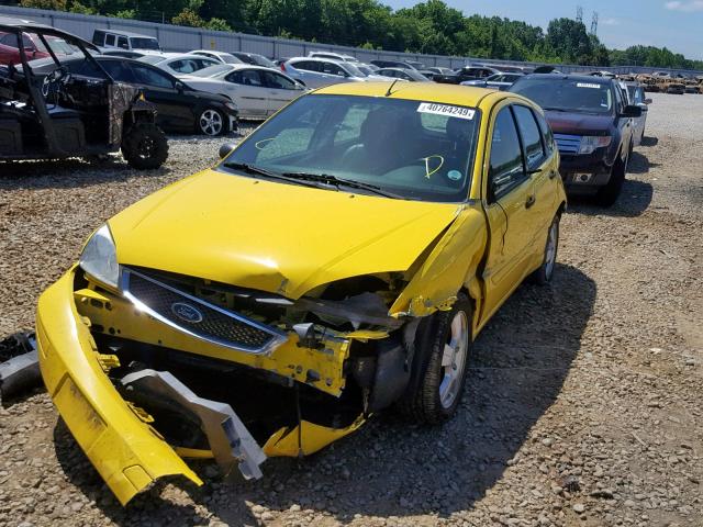 3FAFP37N45R138517 - 2005 FORD FOCUS ZX5 YELLOW photo 2