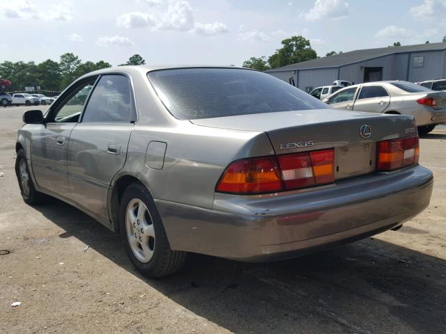 JT8BF28G6W5031008 - 1998 LEXUS ES 300 GRAY photo 3